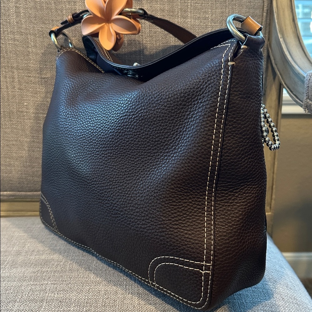 Coach Chelsea brown pebbled leather hobo shoulder bag. Style F12338 - Picture 4 of 15